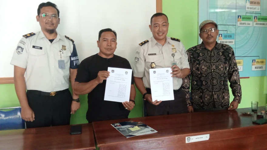 Penandatanganan Perjanjian Kerjasama Kantor Imigrasi Kelas I TPI Bengkulu dan Pemdes Bukit Peninjauan II tentang TPPO dan TPPM